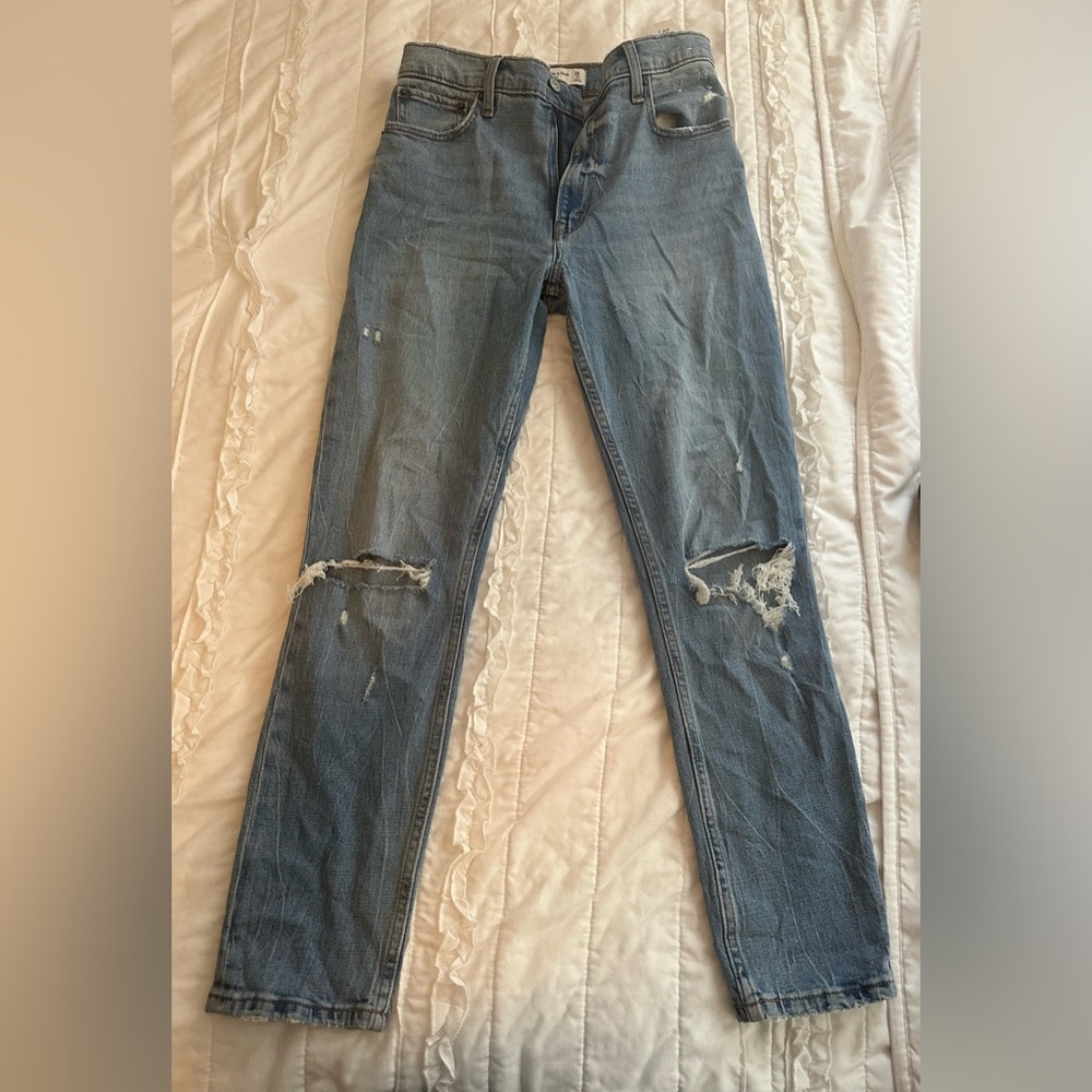 Abercrombie and Fitch Skinny Jeans !!! Never been worn with tags still on.